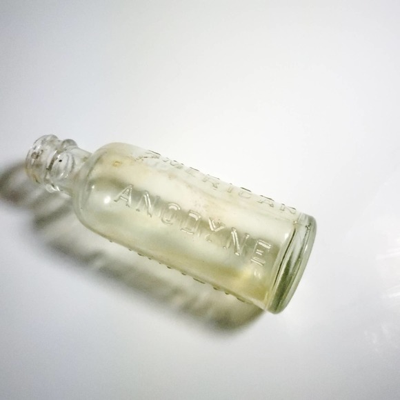 Vintage | Johnsons American Anodyne Liniment - Picture 6 of 7